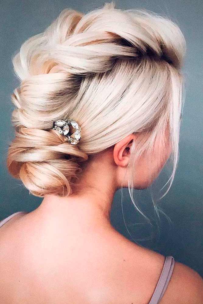 Amazing Updos for Elegant and Stylish Look picture 1