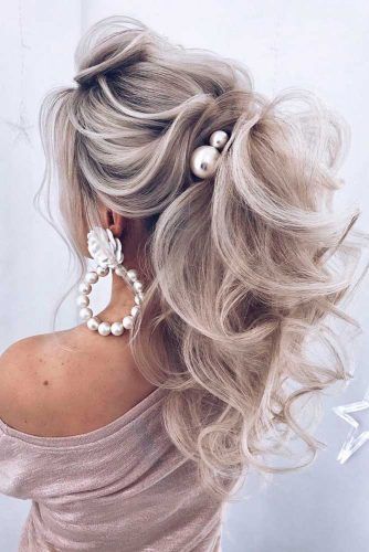 40 Dreamy Homecoming Hairstyles Fit For A Queen