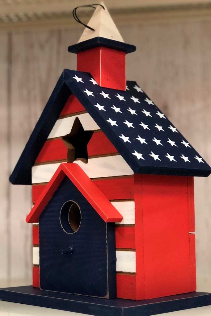 Creative Patriotic Birdhouse #patriotic #birdhouse