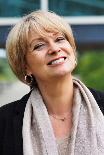 15 Simple Short Hairstyles For Women Over 50