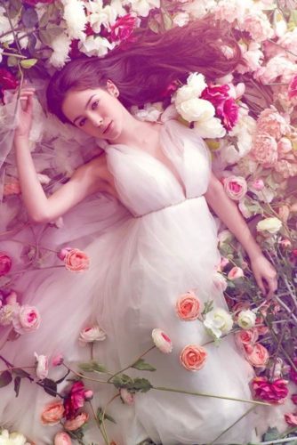 15 Portraits of Most Beautiful Women with Flowers from Pinterest