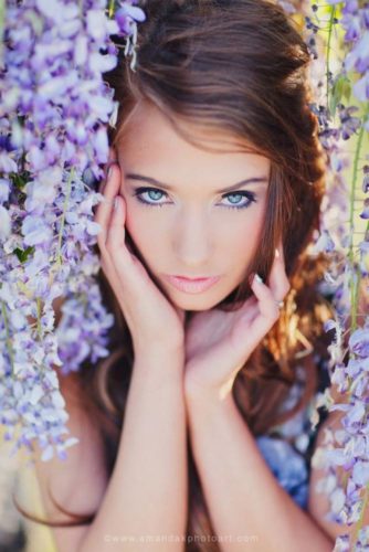 15 Portraits of Most Beautiful Women with Flowers from Pinterest