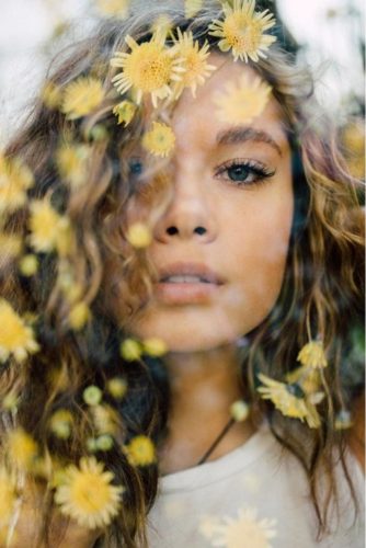 15 Portraits of Most Beautiful Women with Flowers from Pinterest