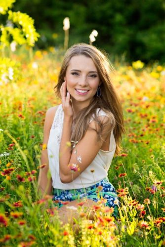 15 Portraits of Most Beautiful Women with Flowers from Pinterest