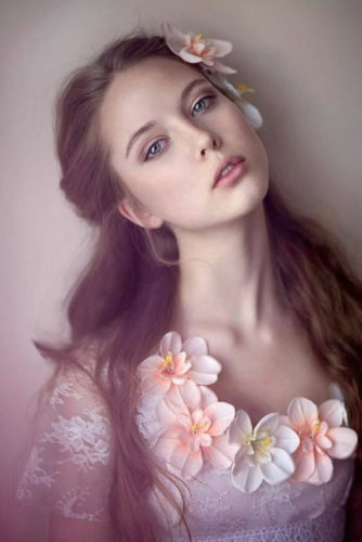 15 Portraits of Most Beautiful Women with Flowers from Pinterest