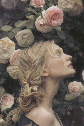 15 Portraits of Most Beautiful Women with Flowers from Pinterest