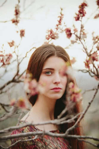 15 Portraits of Most Beautiful Women with Flowers from 