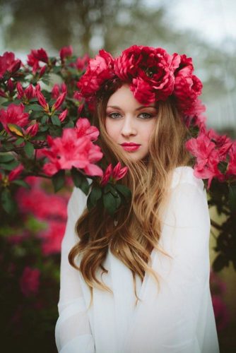 15 Portraits of Most Beautiful Women with Flowers from Pinterest