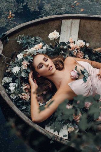 Beautiful Women With Flower Photography #flowers 