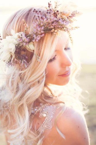 21 Romantic Hairstyles with Flower Crown