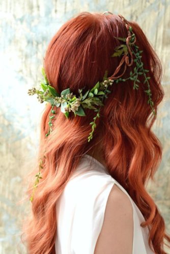 21 Romantic Hairstyles with Flower Crown