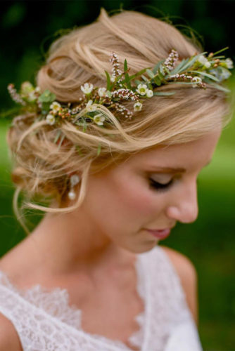 21 Romantic Hairstyles with Flower Crown