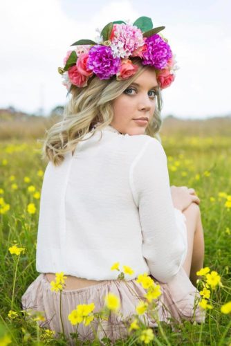 21 Romantic Hairstyles with Flower Crown