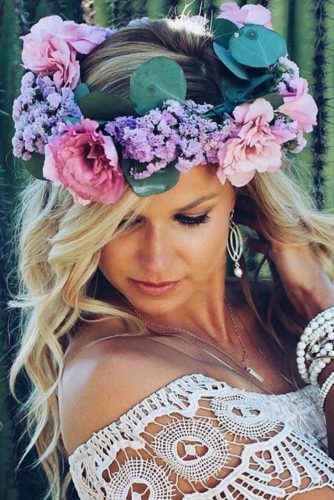 21 Romantic Hairstyles with Flower Crown