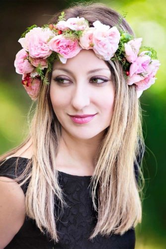 21 Romantic Hairstyles with Flower Crown