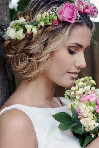 21 Romantic Hairstyles with Flower Crown