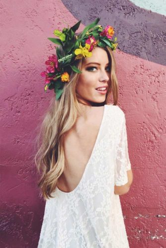 21 Romantic Hairstyles with Flower Crown