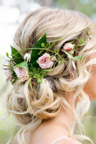 21 Romantic Hairstyles with Flower Crown