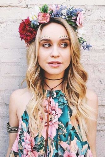 21 Romantic Hairstyles with Flower Crown