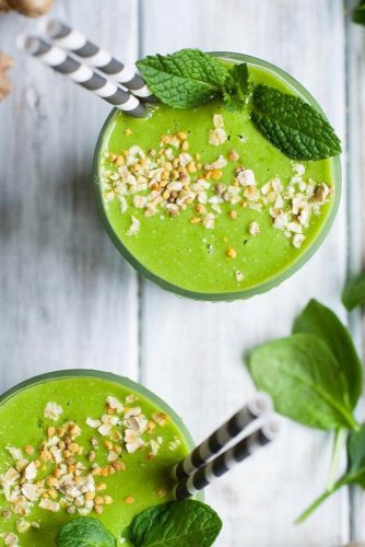 Green Oatmeal Smoothie #food #spinach #mango