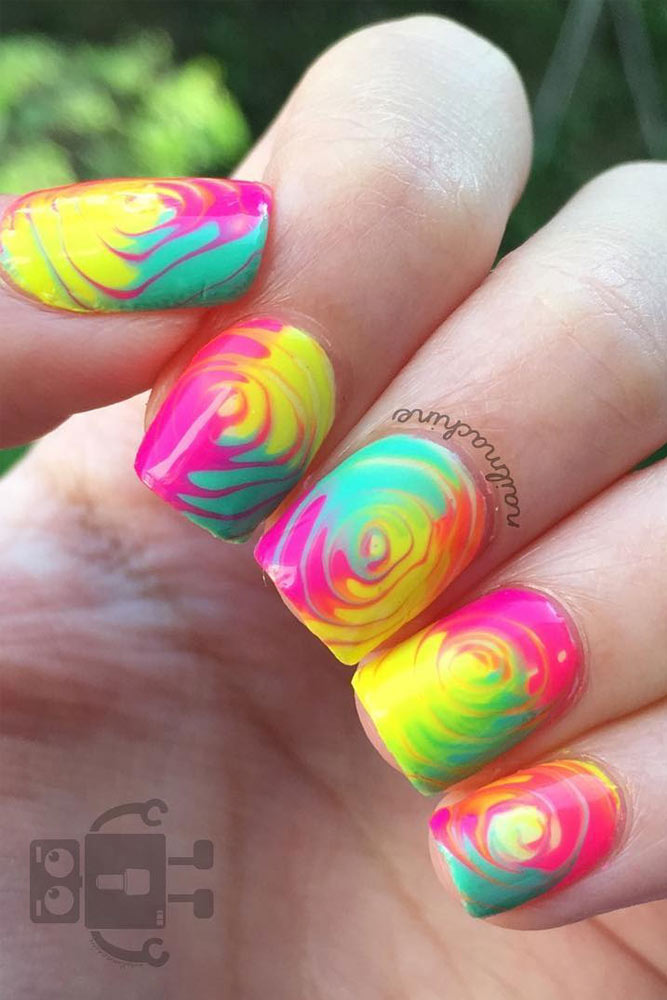 24 Amazing Rainbow Nails to Make You Smile