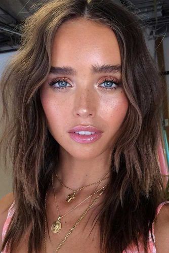 Shimmer Shadow With Pink Lipgloss Makeup #lipgloss #fullbrows