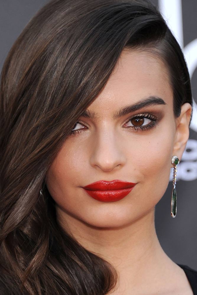 Cat Eyes Smokey With Red Lipstick Makeup #emilyratajkowski