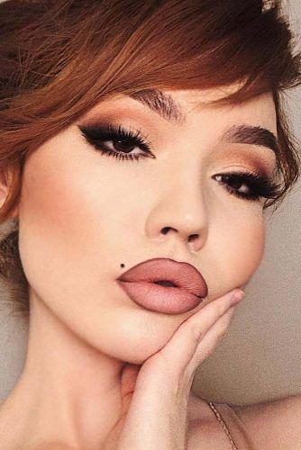Matte Smokey Eyes Makeup With Smudge Cat Line #catsmokey