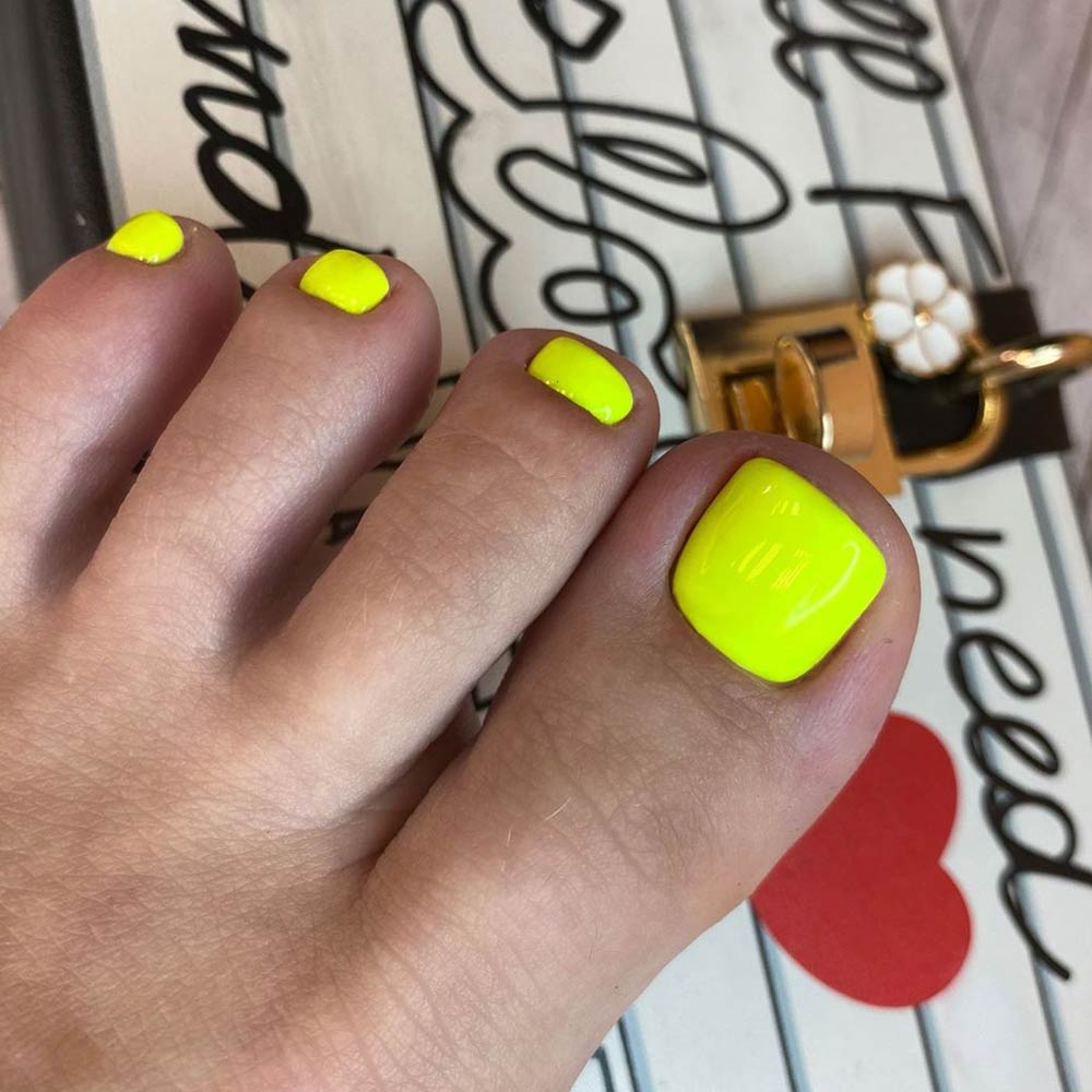 Neon Yellow Nail Desing For Your Toes