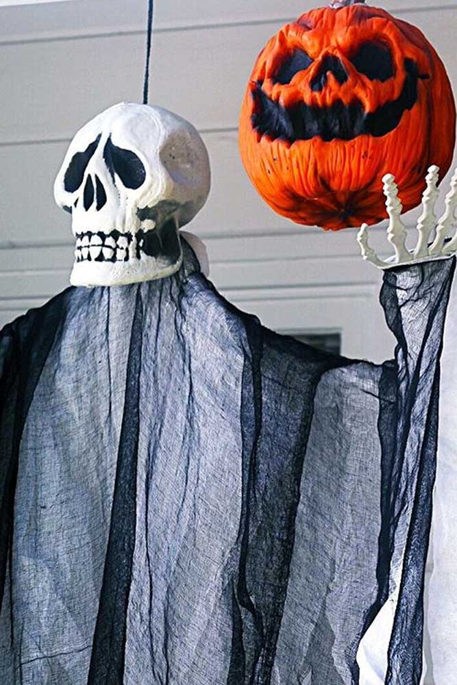 18 Scary Indoor and Outdoor Halloween Decorations That You Can Make
