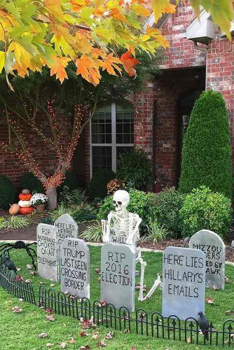 Cemetery Halloween Decorations #cemetery #outdoordecorations