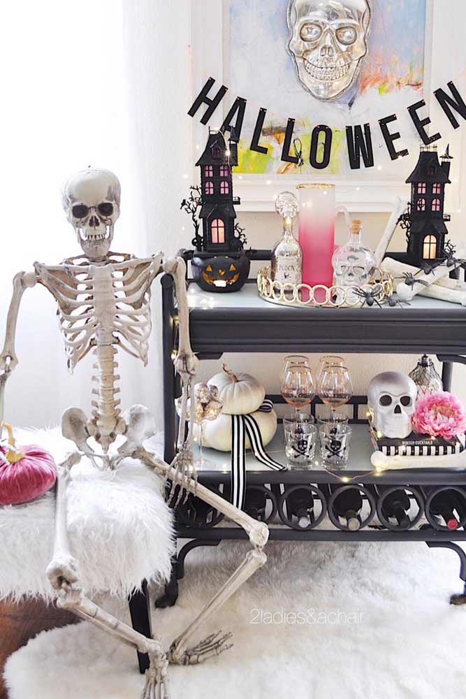 Halloween Bar Decorations #skeleton #skull