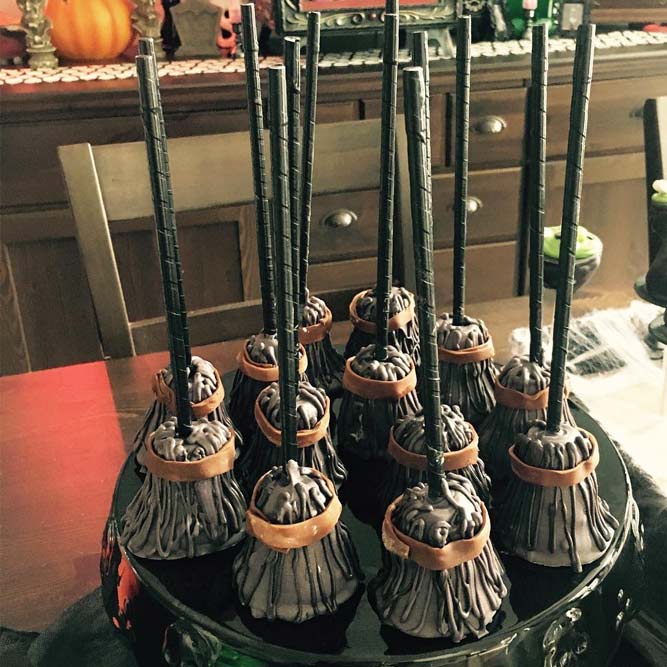 Broomstick Cake Pops Idea #witch #halloweencakepops