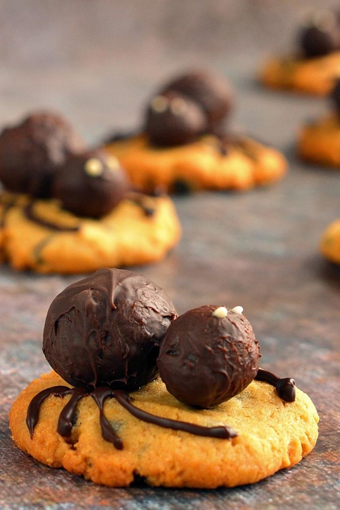 Halloween Cookies With Chocolate Spider #spider