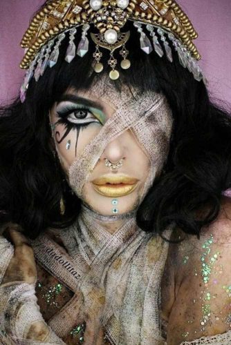 Beautiful Mummy Makeup Idea #mummy #egyptian
