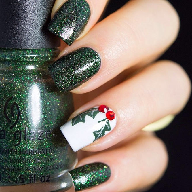 12 Adorable Holiday Nail Art Ideas