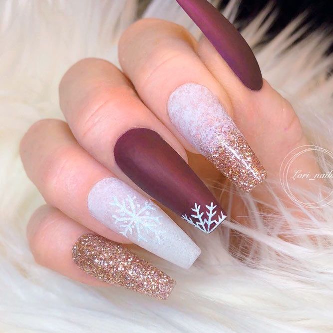 Matte Nails With Snowflakes Pattern #mattenails #glitternails #winternails