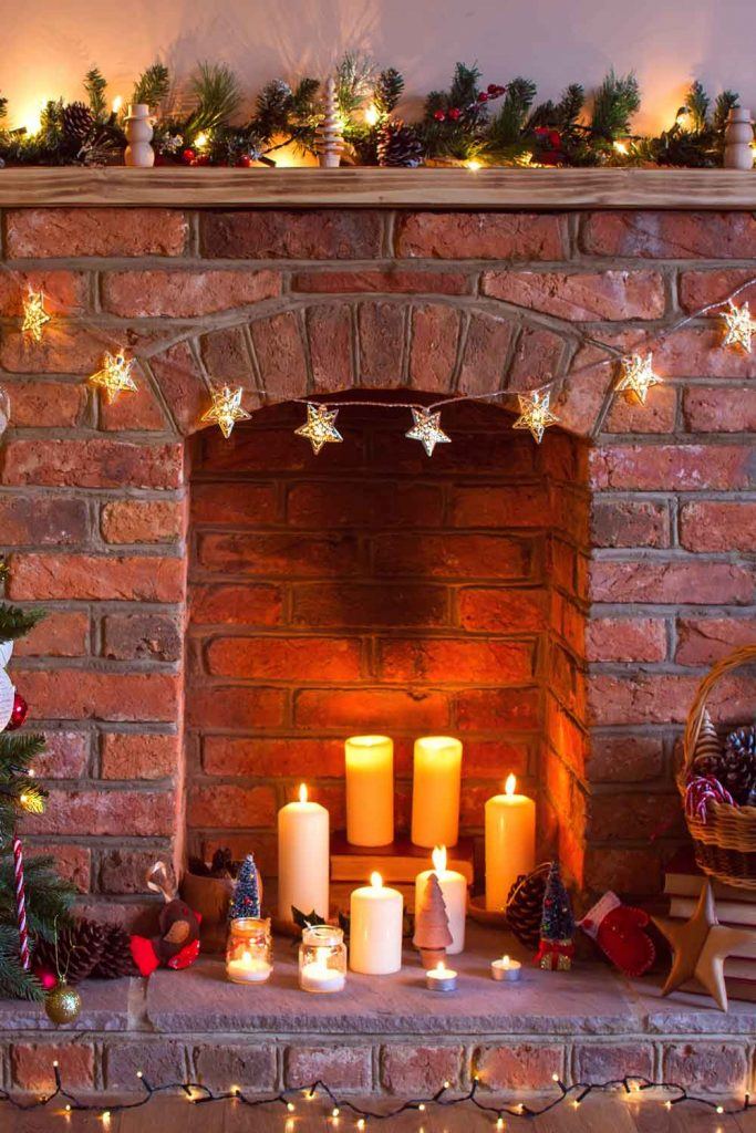 38 Most Beautiful Christmas Fireplace Decorations   Beautiful Christmas Fireplace Decorations Candles Garlands 683x1024 