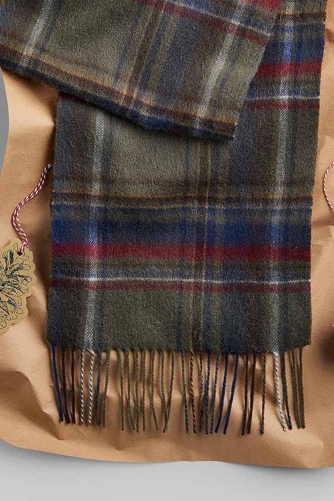 Comfy Plaid Scarf Gift Idea #plaidscarf