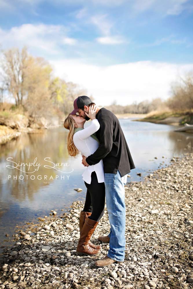 21 Fall Engagement Photos That Are Just The Cutest