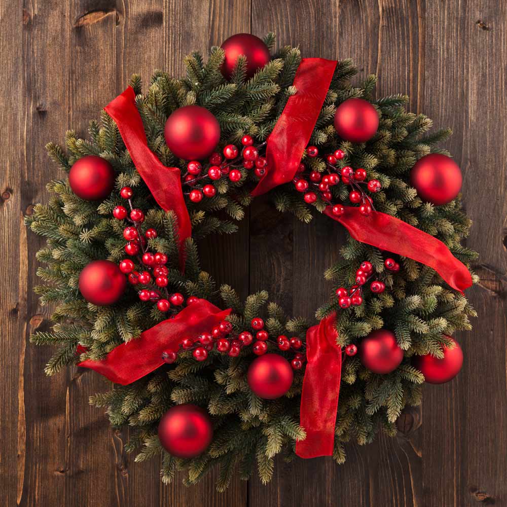 Christmas Wreath Decor with Red Colors