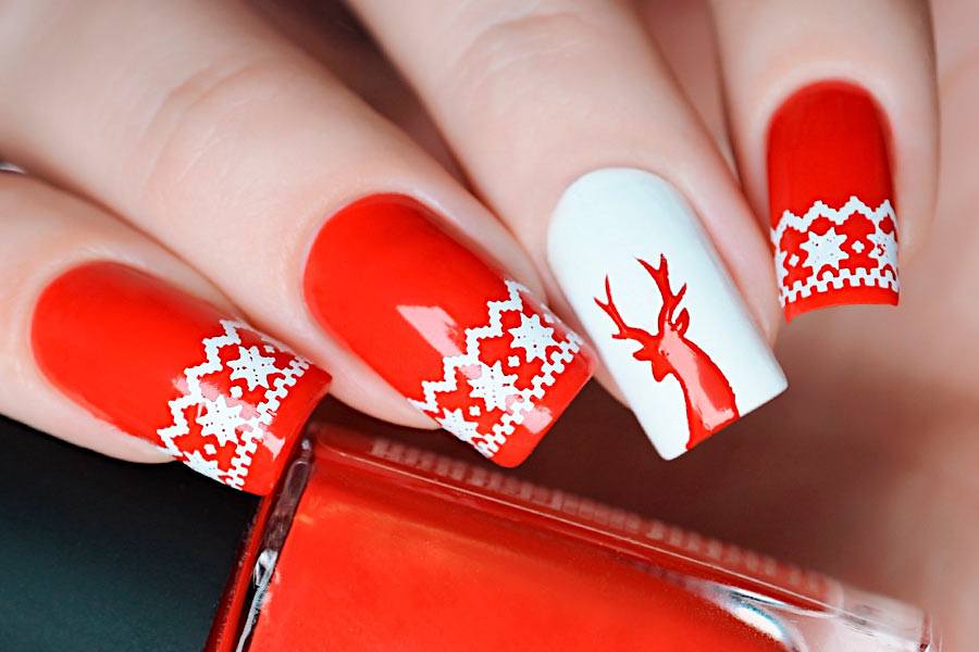 105 Festive Christmas Acrylic Nail Designs and Nail Art Ideas | Sarah Scoop