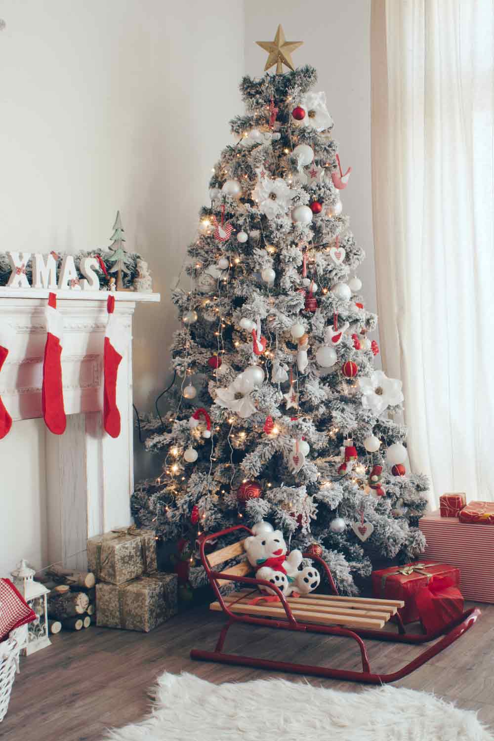 Red and White Christmas Tree - Decorating Ideas