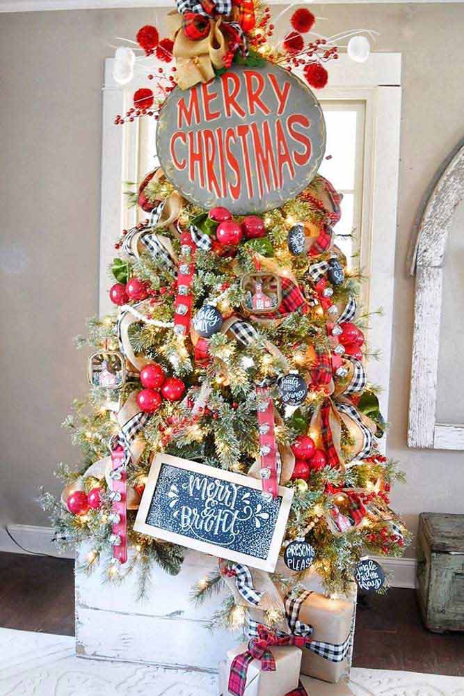 Red Christmas Tree Decorations With Wood Signs #signsdecor
