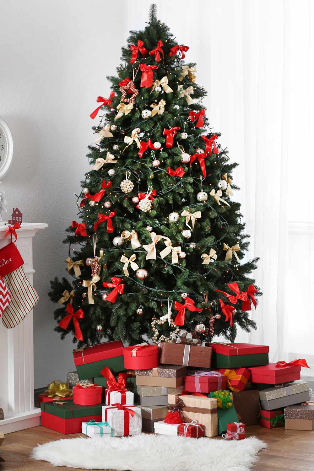 Christmas Tree with Red Toys Decor