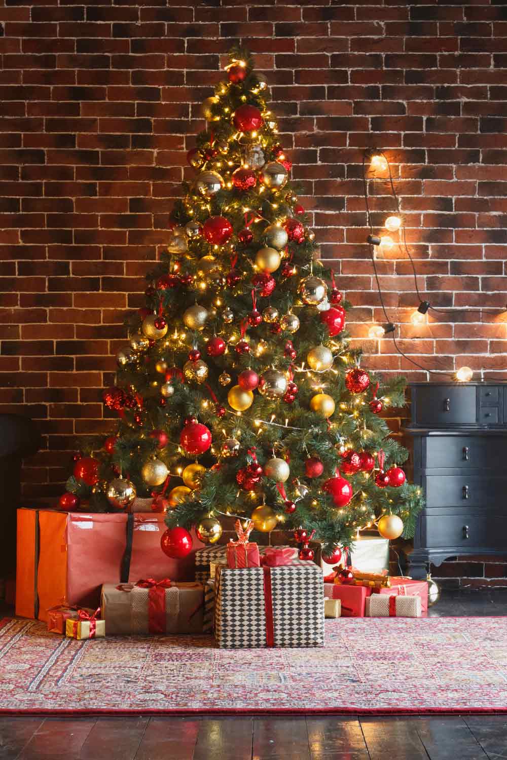 Red Christmas Tree Decor