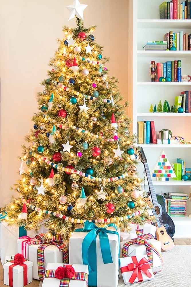 Colorful Christmas Tree Decorations With Santa Ornaments #garland #santaornament