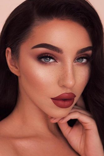 Soft Smokey With Dark Nude Lips #nudelipstick