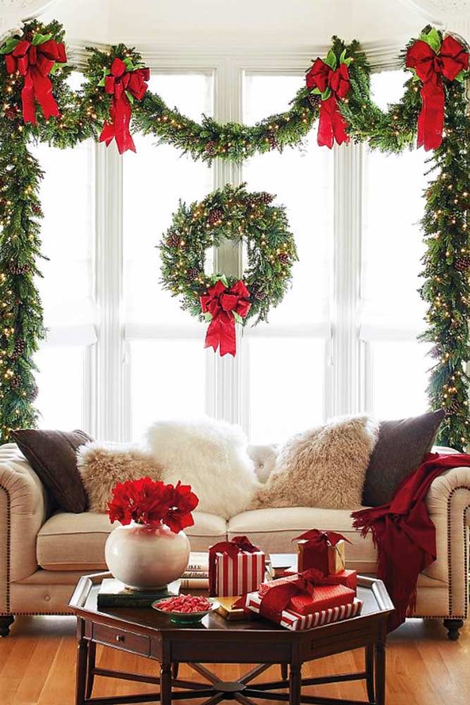 30 Ways To Decorate With Spectacular Christmas Garland