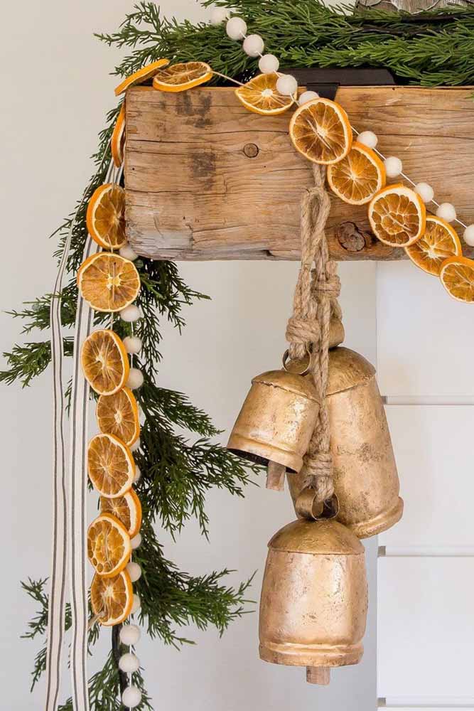 30 Ways To Decorate With Spectacular Christmas Garland